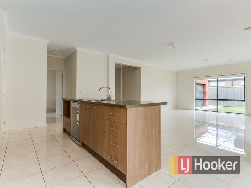 34 Flinders Park Drive, Officer VIC 3809
