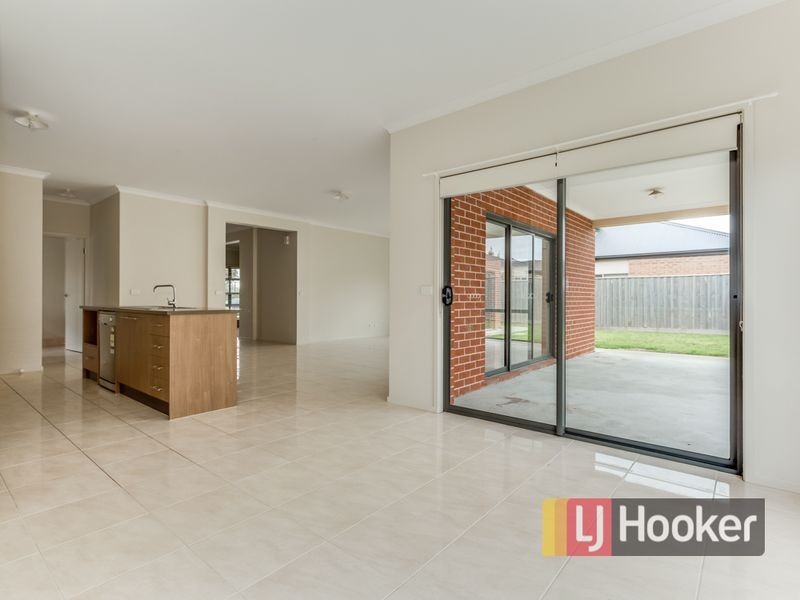 34 Flinders Park Drive, Officer VIC 3809