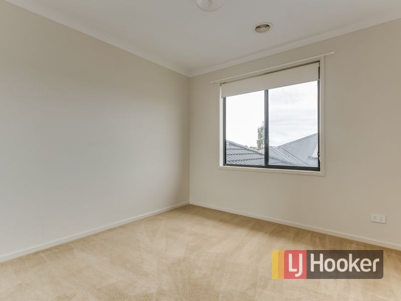 34 Flinders Park Drive, Officer VIC 3809