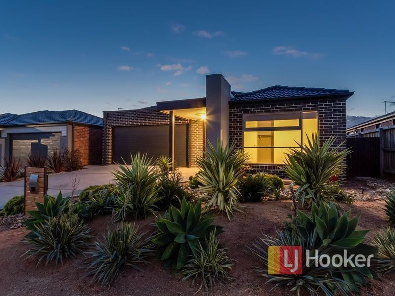 9 Field Street, Pakenham VIC 3810