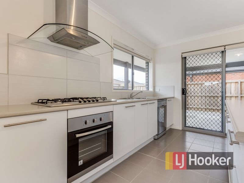 9 Field Street, Pakenham VIC 3810