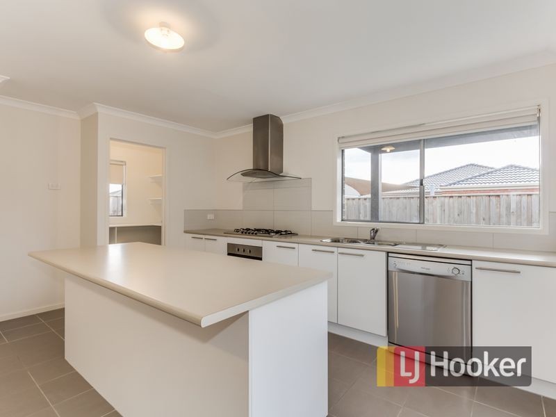 9 Field Street, Pakenham VIC 3810