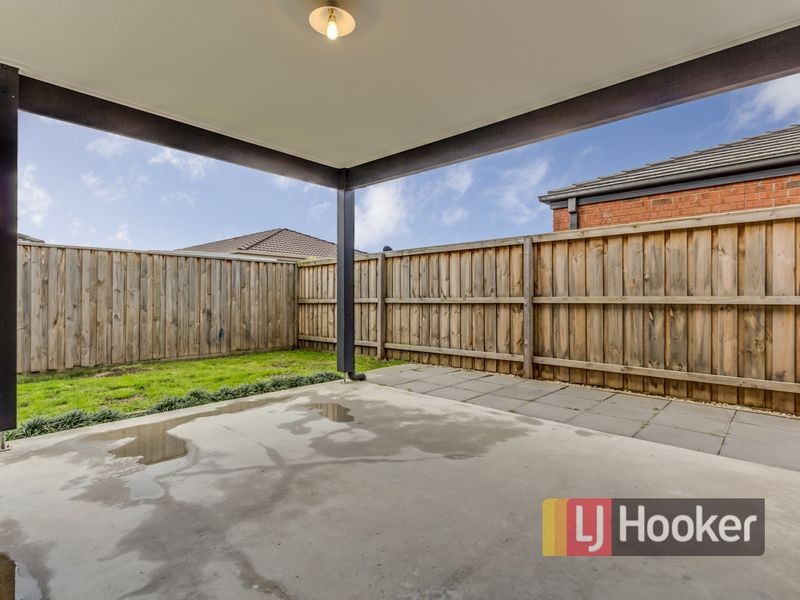 9 Field Street, Pakenham VIC 3810