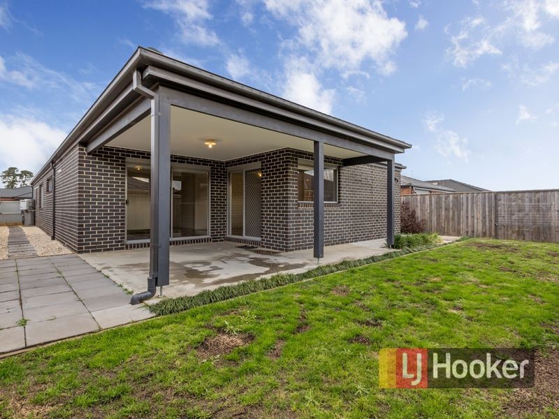 9 Field Street, Pakenham VIC 3810