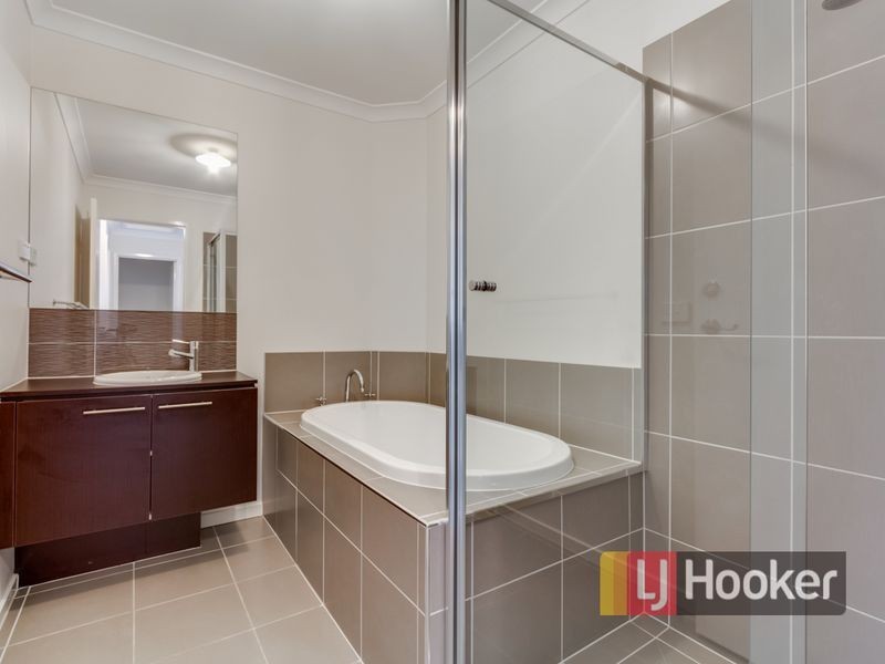 9 Field Street, Pakenham VIC 3810