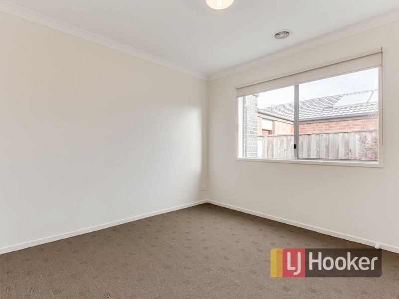 9 Field Street, Pakenham VIC 3810