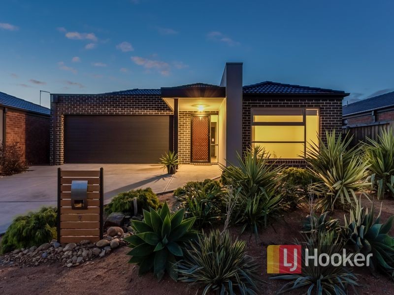 9 Field Street, Pakenham VIC 3810