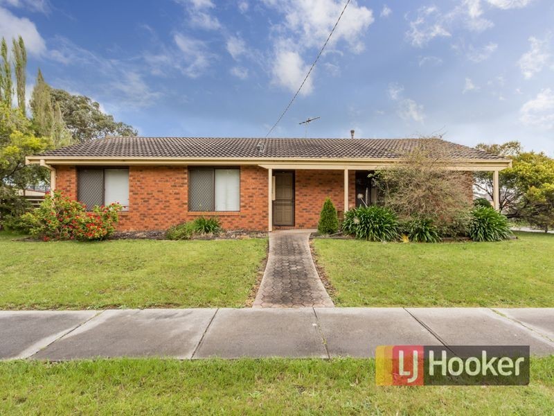 1 Wakenshaw Crescent, Pakenham VIC 3810