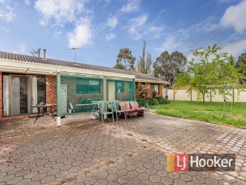 1 Wakenshaw Crescent, Pakenham VIC 3810