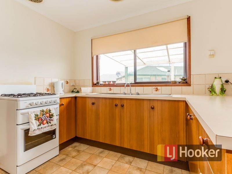 1 Wakenshaw Crescent, Pakenham VIC 3810
