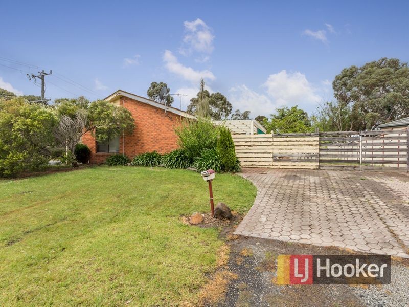 1 Wakenshaw Crescent, Pakenham VIC 3810