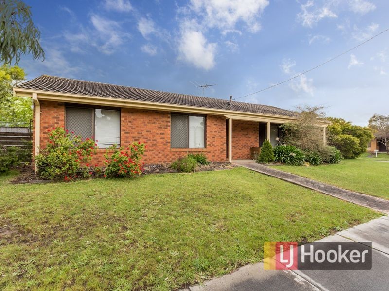 1 Wakenshaw Crescent, Pakenham VIC 3810