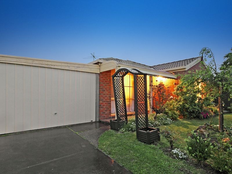 2A Parman Avenue, Pakenham VIC 3810