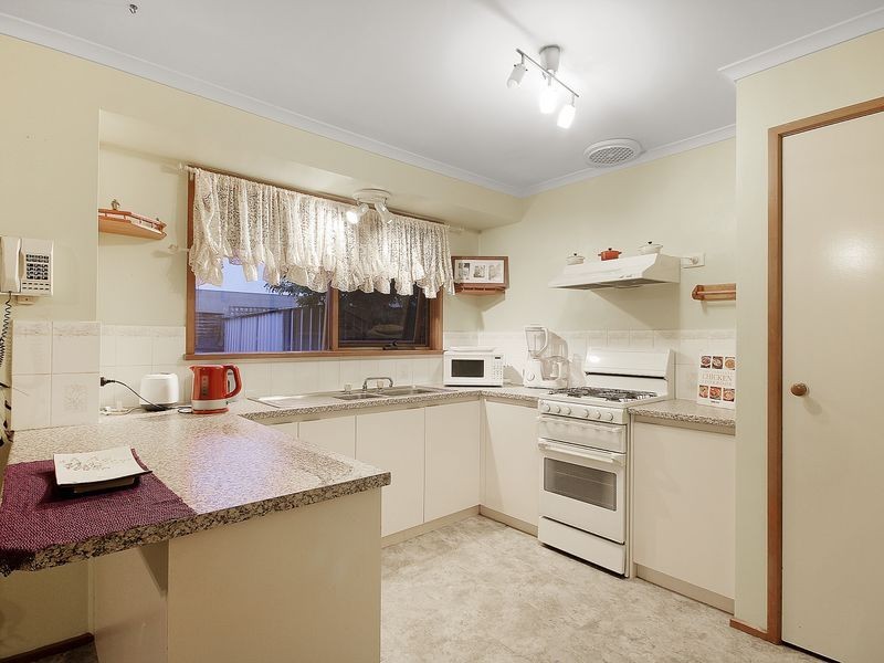 2A Parman Avenue, Pakenham VIC 3810