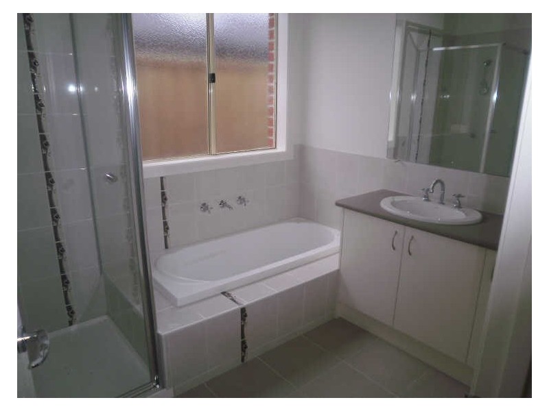 35 Syme Road, Pakenham VIC 3810