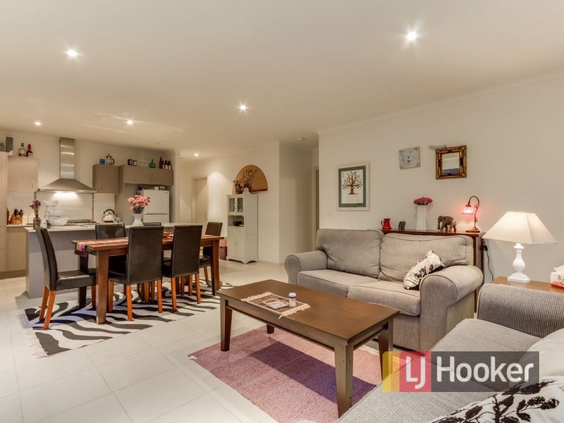 20 Cherry Blossom Chase, Pakenham VIC 3810