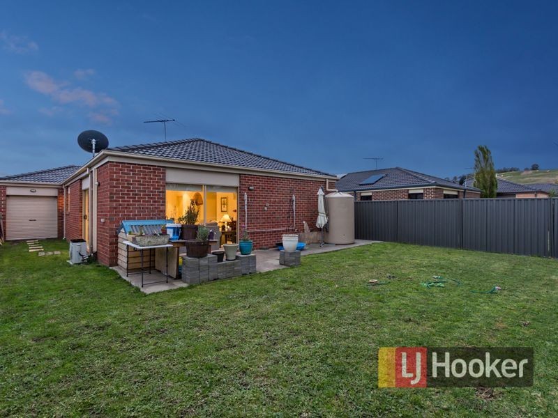 20 Cherry Blossom Chase, Pakenham VIC 3810