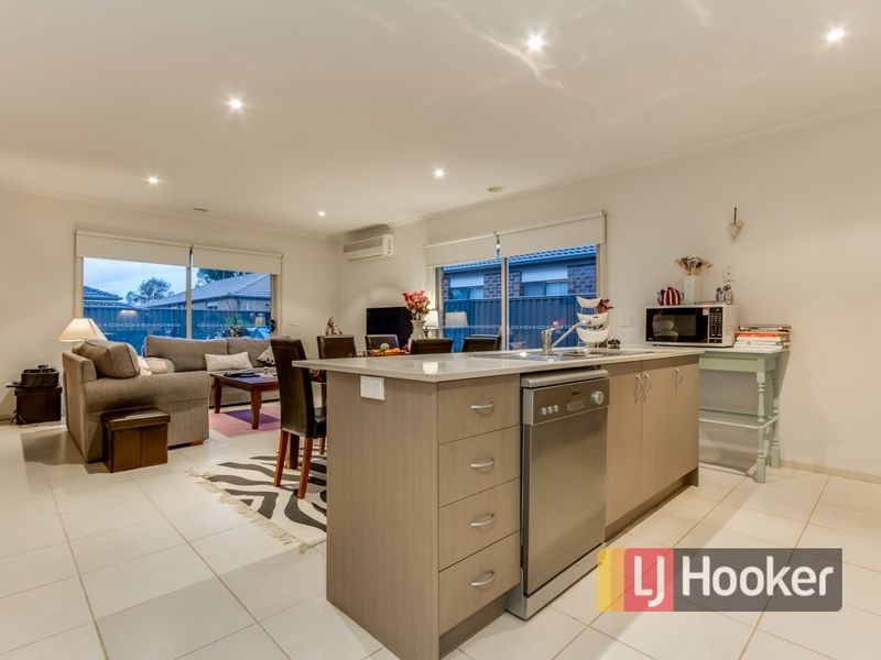 20 Cherry Blossom Chase, Pakenham VIC 3810