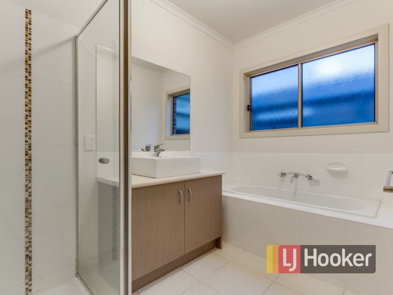 20 Cherry Blossom Chase, Pakenham VIC 3810