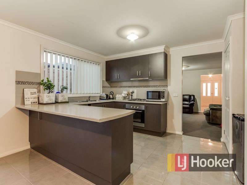 37 Currawong Crescent, Pakenham VIC 3810