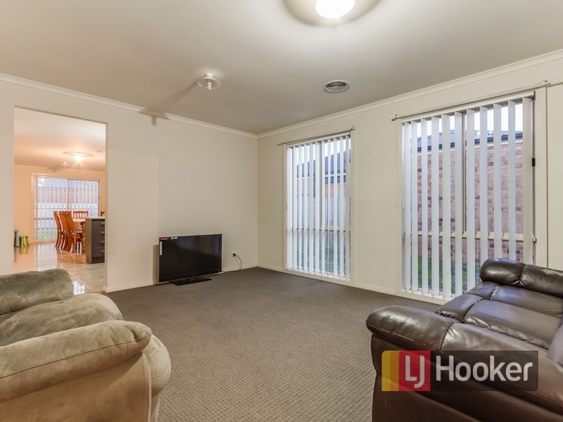 37 Currawong Crescent, Pakenham VIC 3810