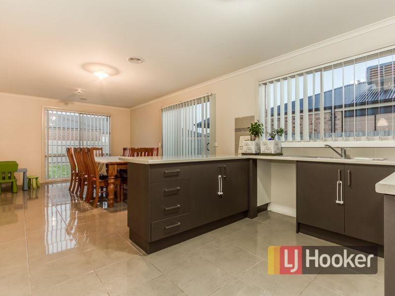 37 Currawong Crescent, Pakenham VIC 3810