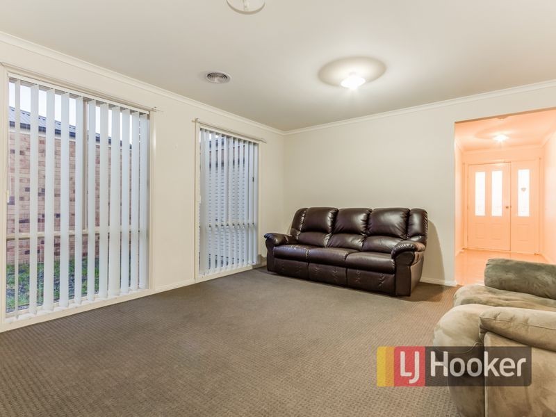 37 Currawong Crescent, Pakenham VIC 3810