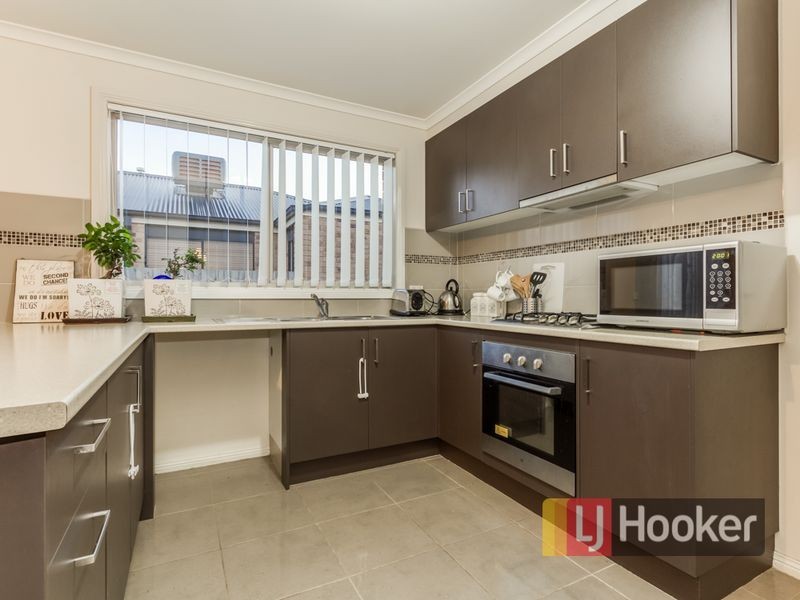 37 Currawong Crescent, Pakenham VIC 3810