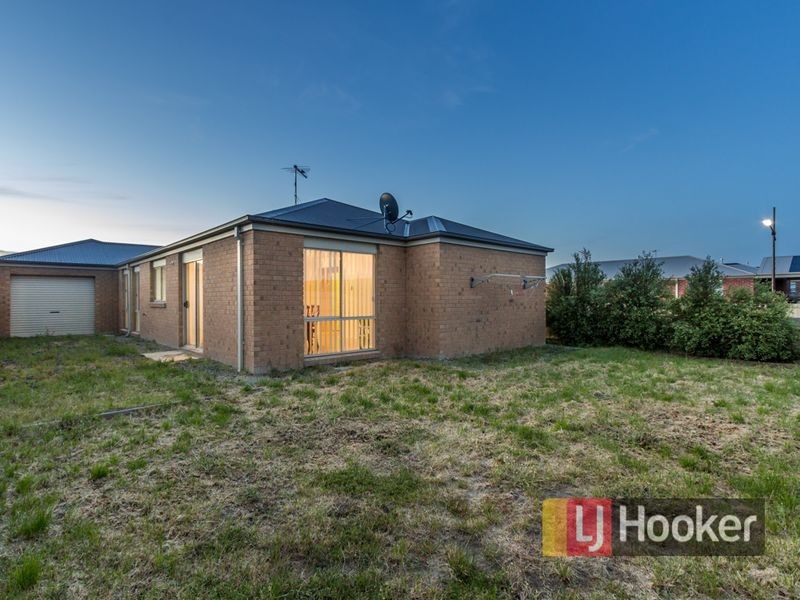 37 Currawong Crescent, Pakenham VIC 3810