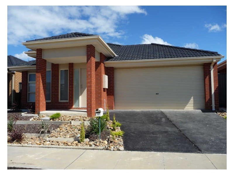 32 Sarton Link, Pakenham VIC 3810