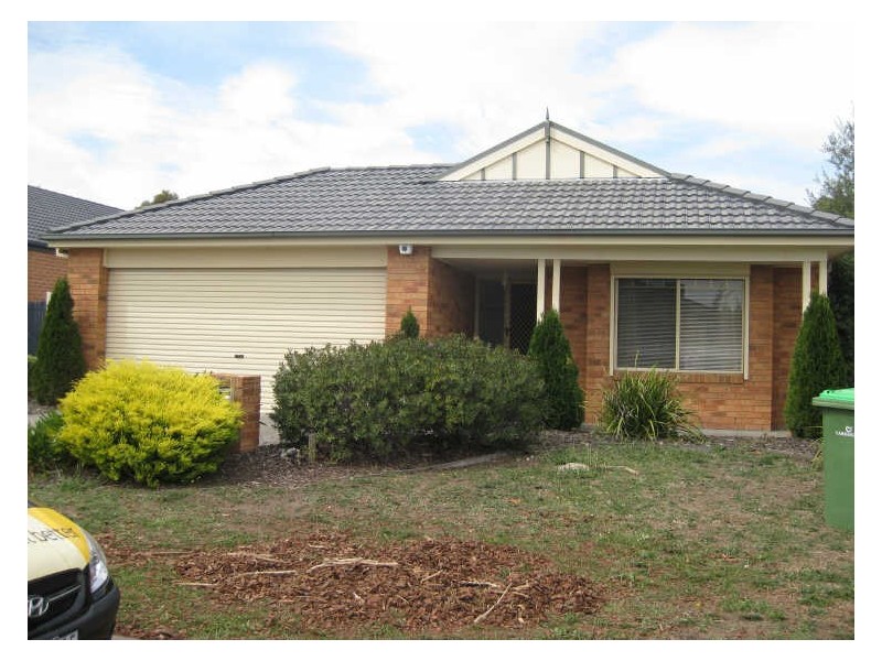 39 Hartland Circuit, Pakenham VIC 3810