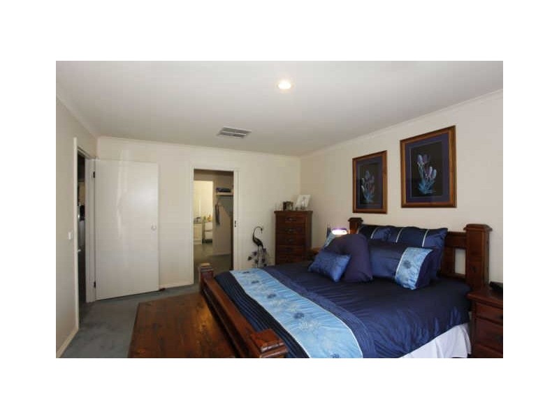 89 Oaklands Way, Pakenham VIC 3810