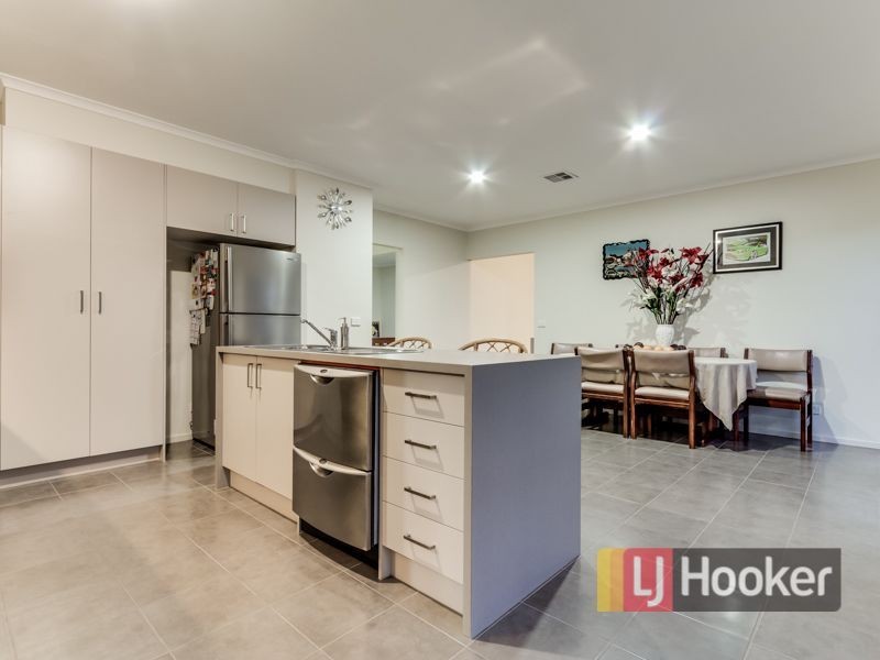 34 Chestnut Chase, Pakenham VIC 3810