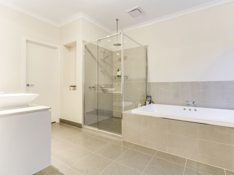 3 Landy Circuit, Pakenham VIC 3810