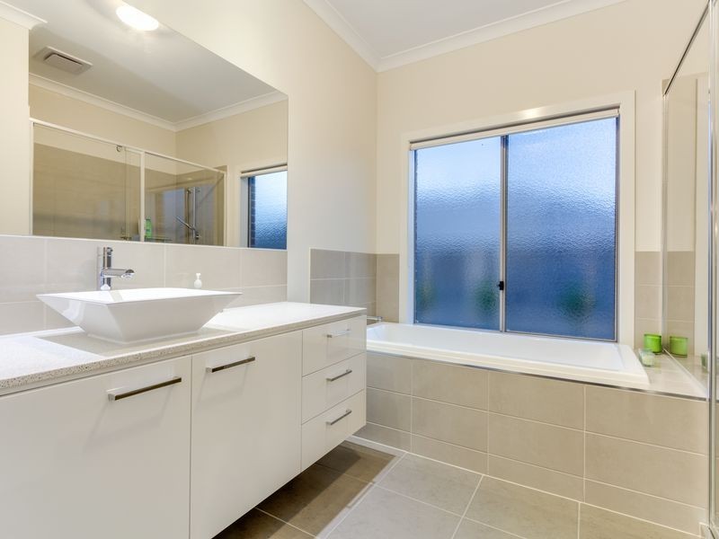 3 Landy Circuit, Pakenham VIC 3810