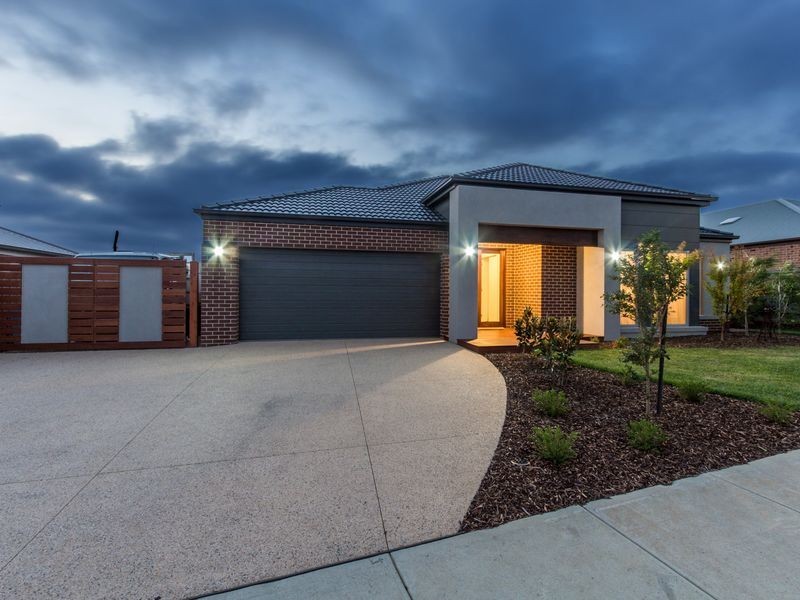 3 Landy Circuit, Pakenham VIC 3810