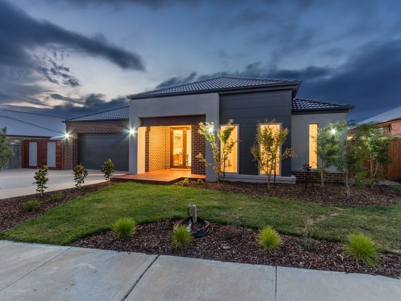 3 Landy Circuit, Pakenham VIC 3810
