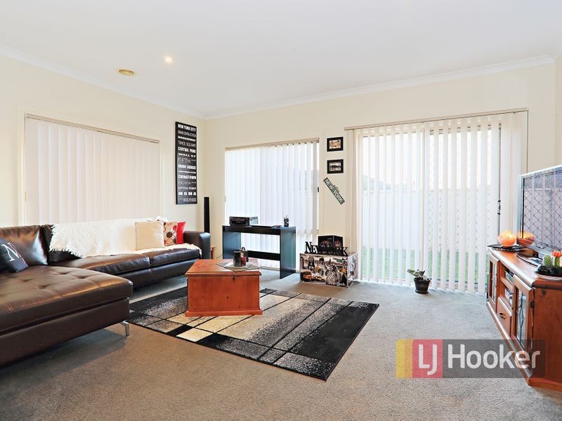 6 Viola Avenue, Pakenham VIC 3810