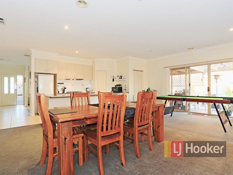 6 Viola Avenue, Pakenham VIC 3810