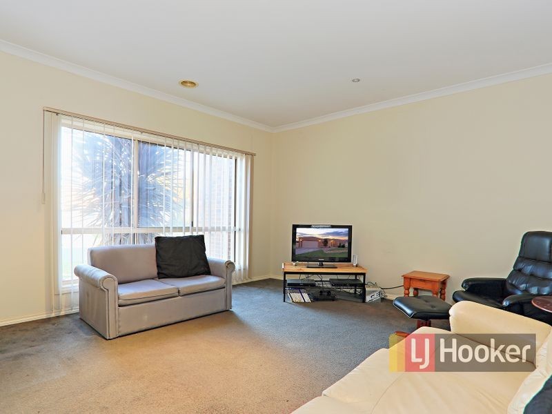 6 Viola Avenue, Pakenham VIC 3810