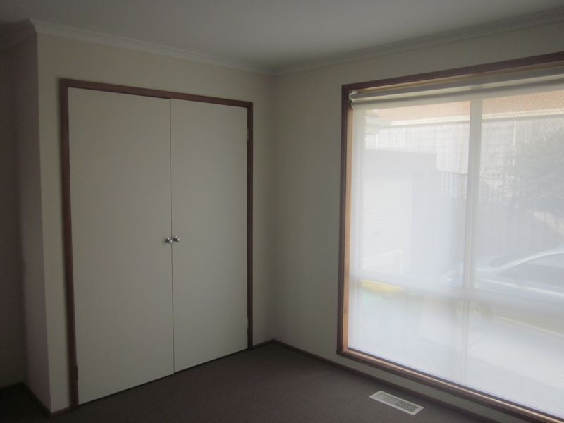 8 Balmoral Way, Pakenham VIC 3810