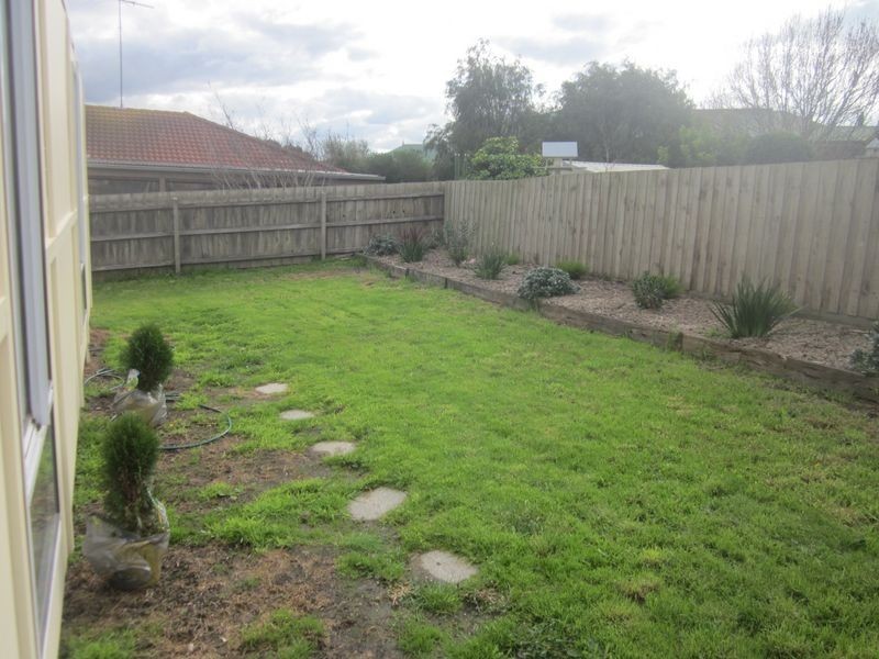 8 Balmoral Way, Pakenham VIC 3810