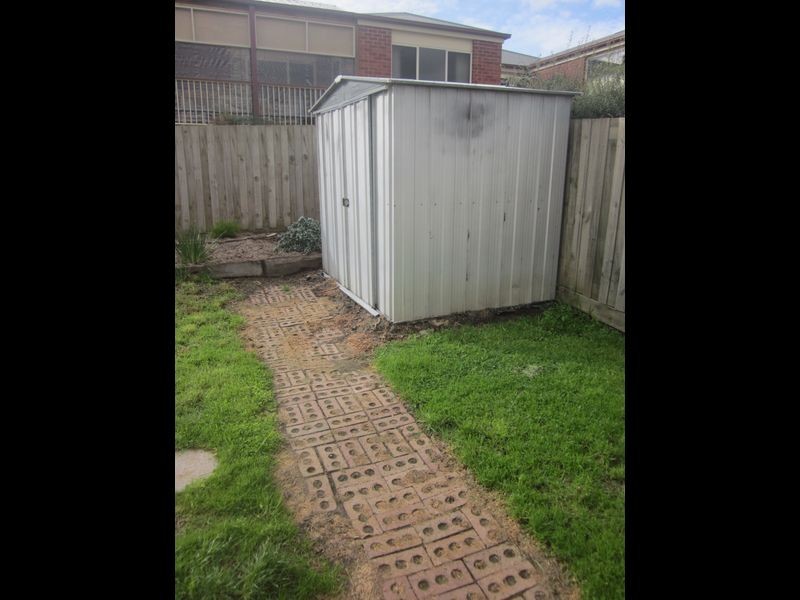 8 Balmoral Way, Pakenham VIC 3810