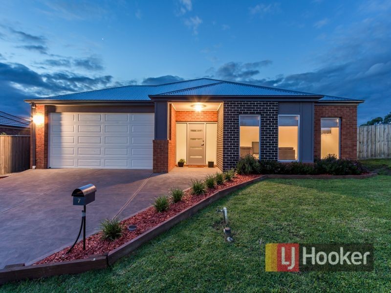 7 Cassowary Avenue, Pakenham VIC 3810