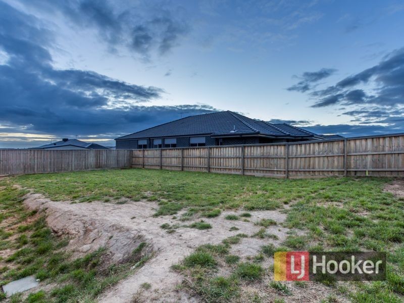 7 Cassowary Avenue, Pakenham VIC 3810