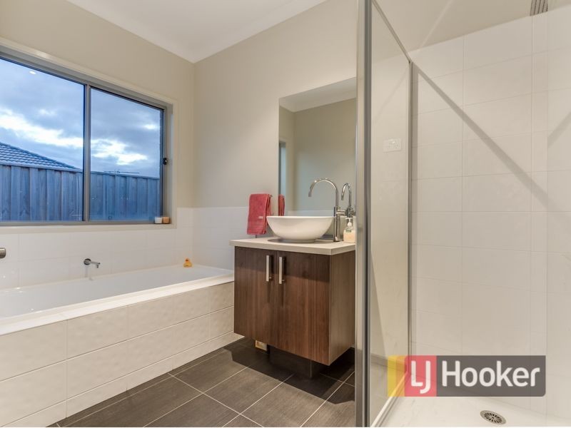 7 Cassowary Avenue, Pakenham VIC 3810