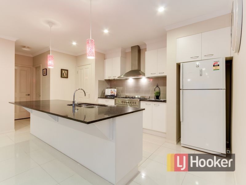 6 Sun Orchid Drive, Pakenham VIC 3810