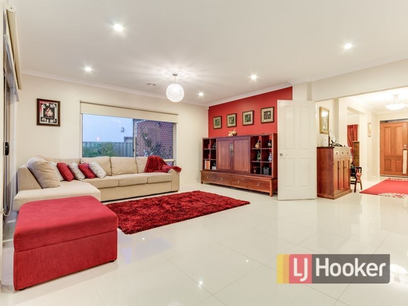 6 Sun Orchid Drive, Pakenham VIC 3810