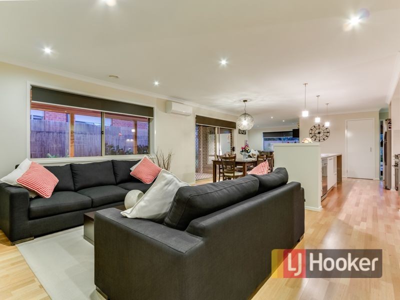 17 Hood Place, Pakenham VIC 3810