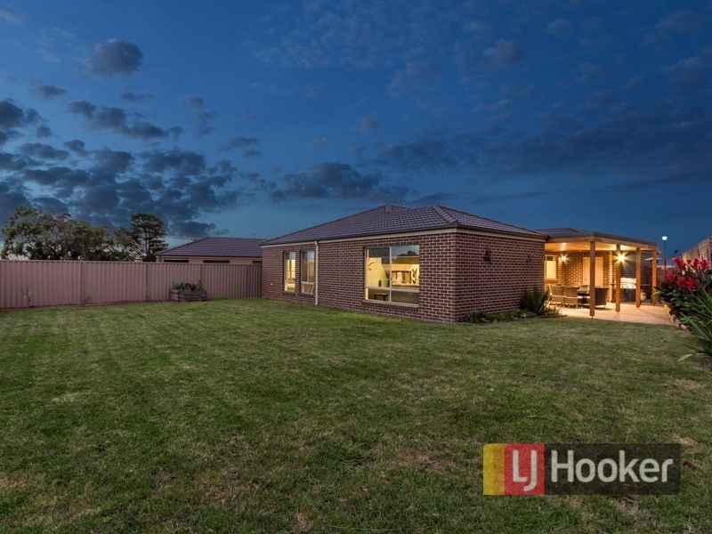 17 Hood Place, Pakenham VIC 3810
